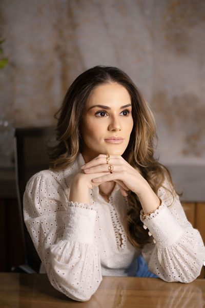 Dra. Ana Luiza Nogueira no consultório